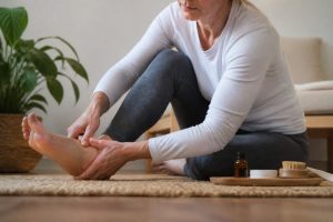Read more about the article How to Manage Chronic Nerve Pain in Foot Naturally